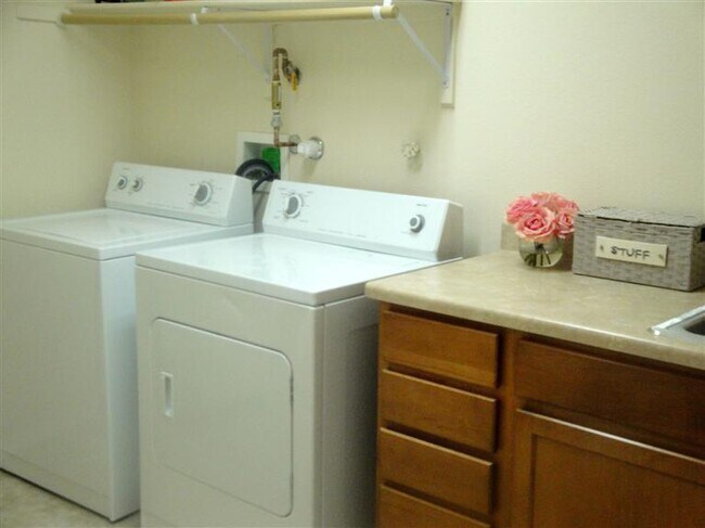 Building Photo - 12504 Woodland Ave NE