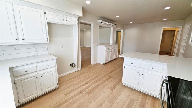 Building Photo - 11921 Shady Trail Ln