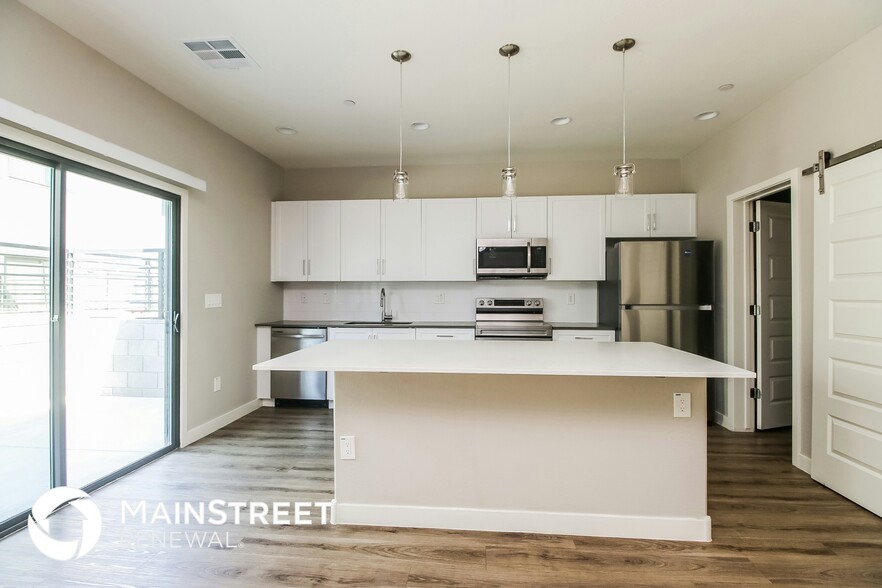 Building Photo - 1119 S Stapley Dr