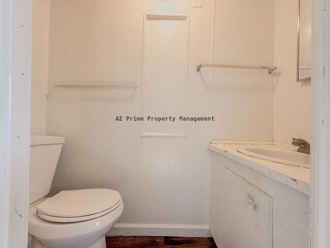 Building Photo - 17401 E Meadow Ln