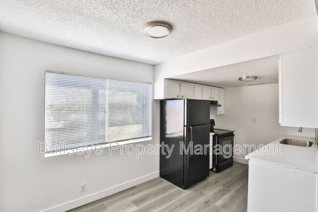 Building Photo - 1417 E Southern Ave