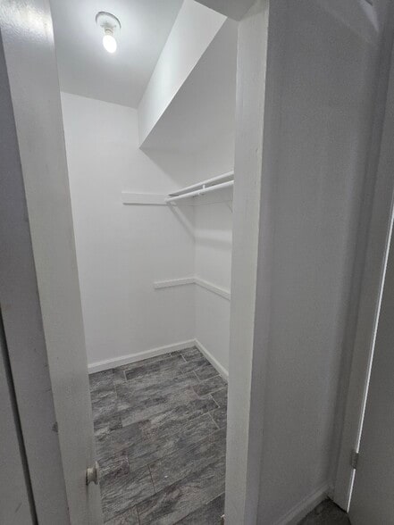 Building Photo - 609 Euclid Ave