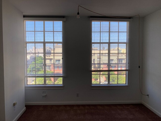 Building Photo - Corner Unit with Great Views in El Cortez!