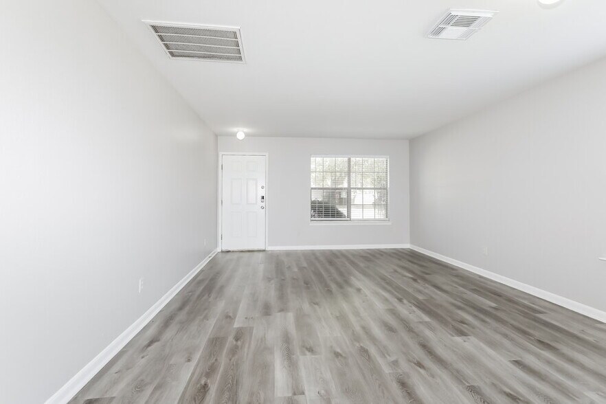 Building Photo - 15111 Western Skies Dr
