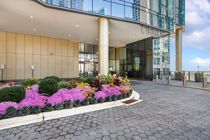 Building Photo - 211 N Harbor Dr