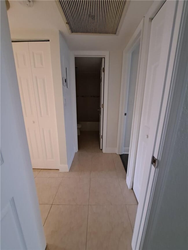 Building Photo - 9838 Nob Hill Ct