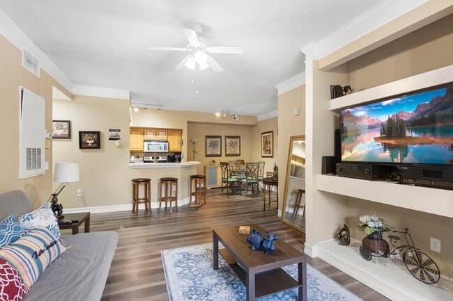 Building Photo - 13016 Plantation Park Cir