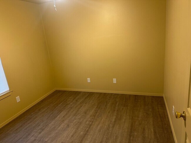 Building Photo - 142-144 Northaven