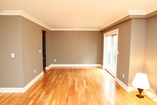 Building Photo - 109 Forest St