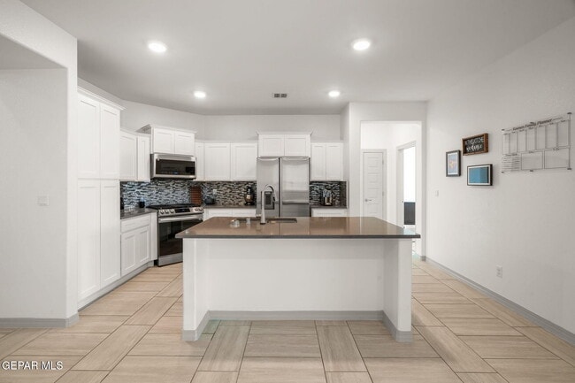 Building Photo - 908 Crystal Deer Dr