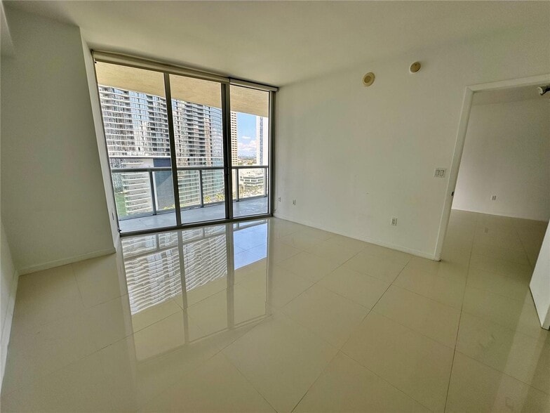 Building Photo - 475 Brickell Ave