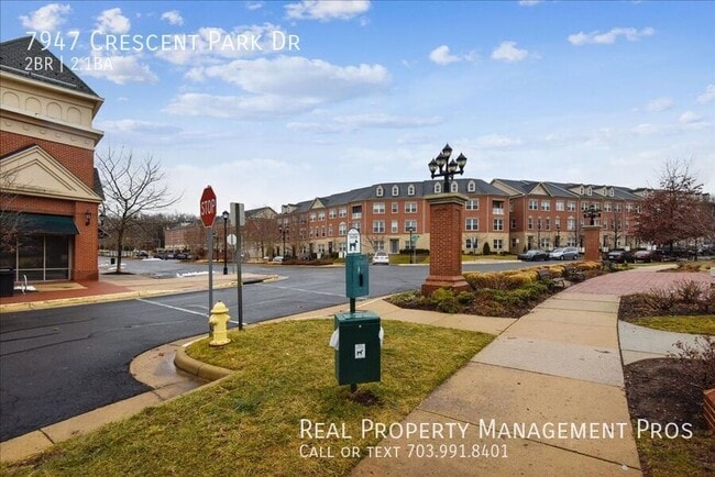 Building Photo - 7947 Crescent Park Dr