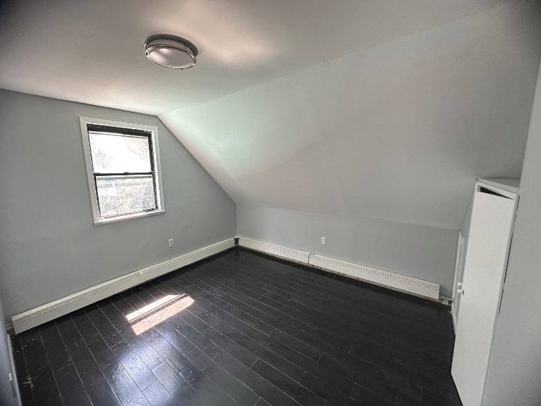 Building Photo - 719 18th St