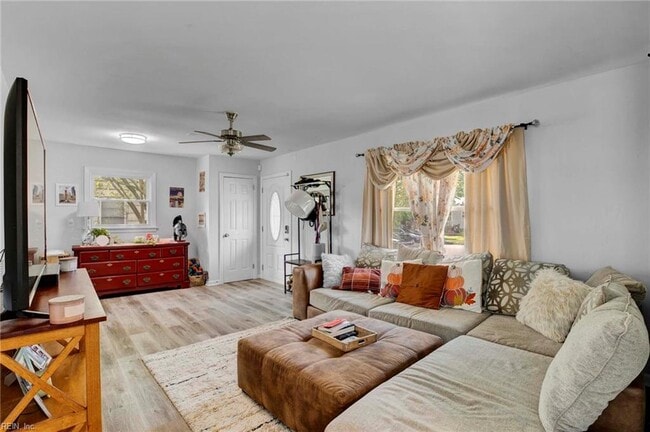 Building Photo - 205 Gumwood Dr