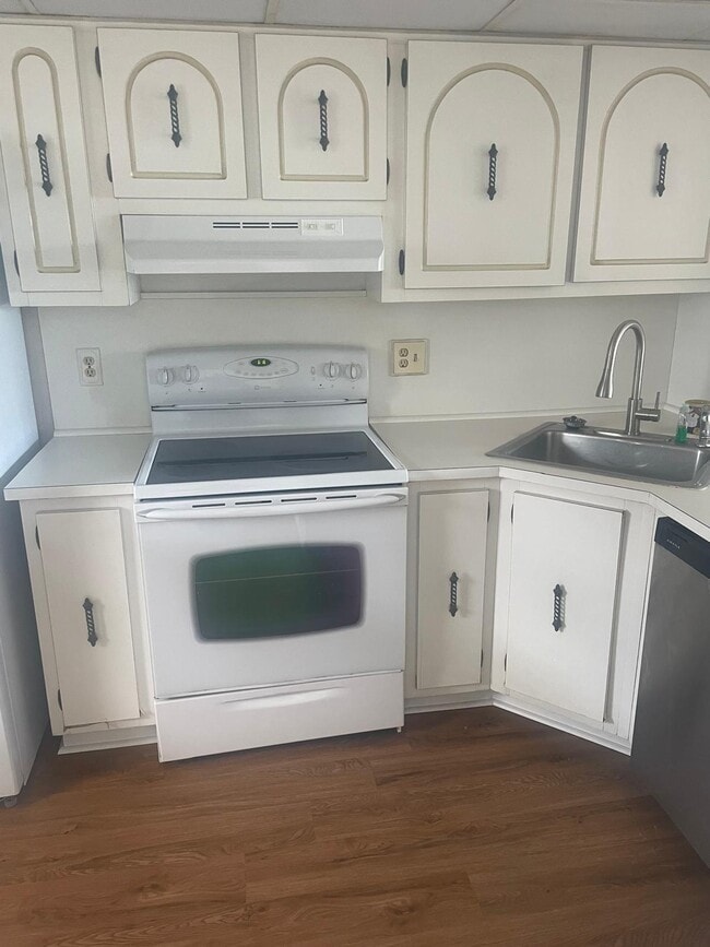 Building Photo - 2571 Aragon Blvd