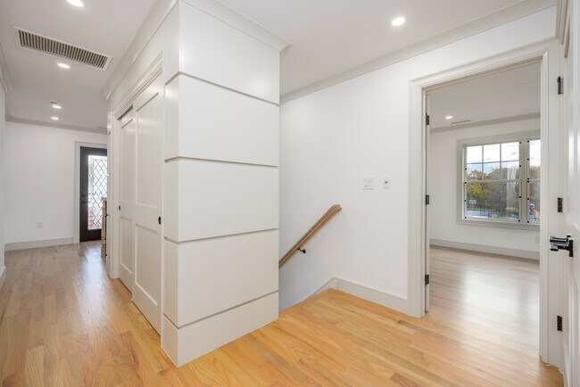 Building Photo - 1 Victoria Ln