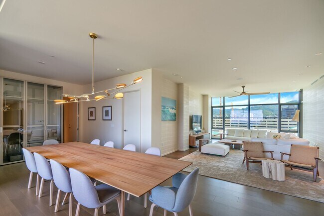 Building Photo - Luxurious 3BR Sky Residence at Park Lane