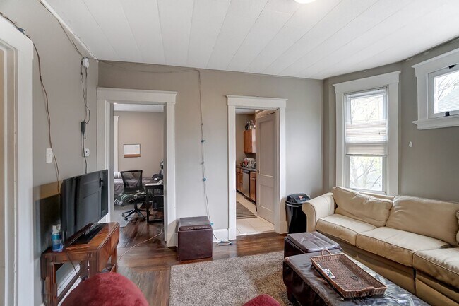 Building Photo - 350 Volkert St