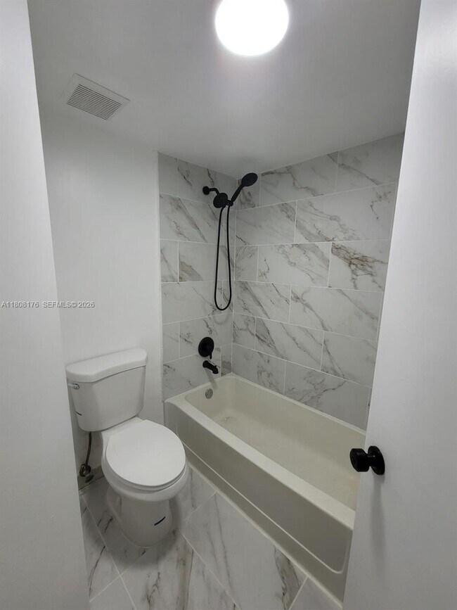 Building Photo - 2881 N Oakland Forest Dr