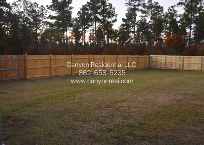 Building Photo - Charming 3-Bedroom Home