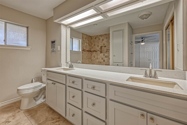 Building Photo - 9707 Kit St