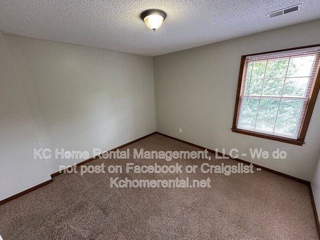 Building Photo - 6633 W 151st Pl