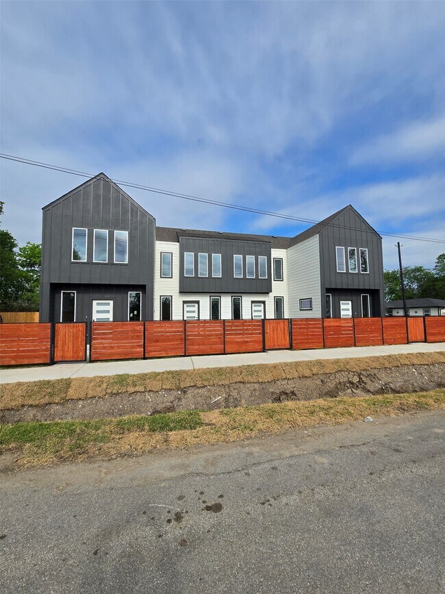 Building Photo - 4562 Teton St