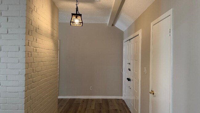 Building Photo - 2218 Woodland Park Dr