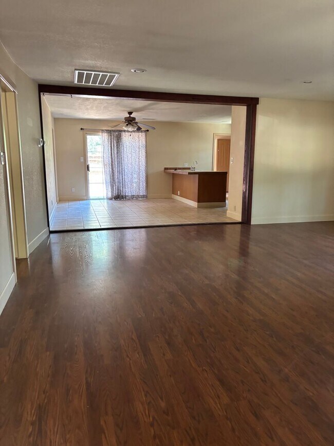 Building Photo - 16360 Placer Hills Rd