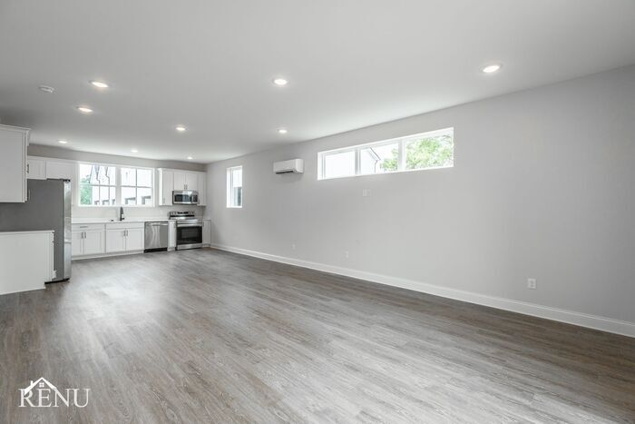 Building Photo - 5733 Sofias Cir