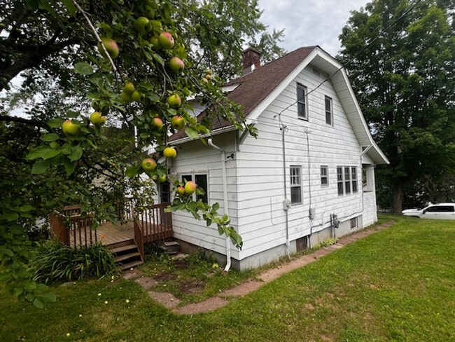 Building Photo - Duluth, MN - 2+ bed - 1 bath - Single Fami...