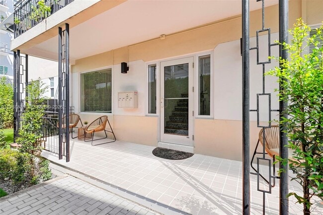 Building Photo - 1471 Lincoln Terrace