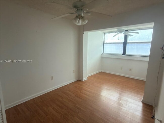 Building Photo - 2000 Biarritz Dr