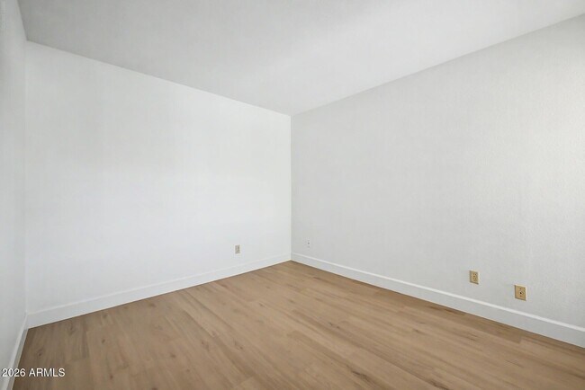 Building Photo - 5207 S Hazelton Ln