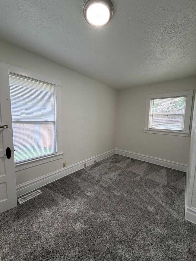 Building Photo - 408 Barksdale Ave