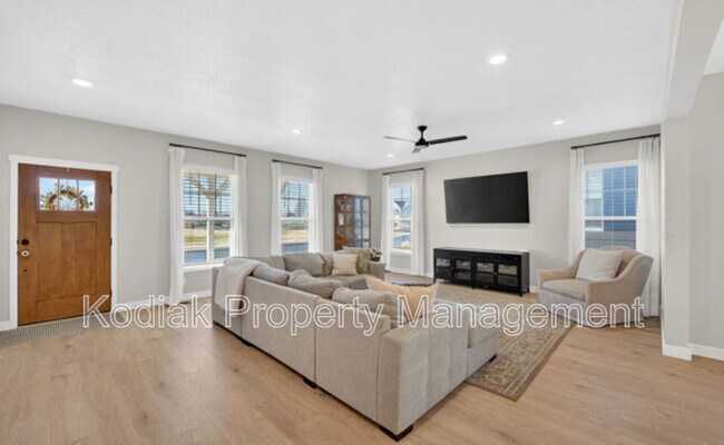 Building Photo - 979 Shoreline Dr