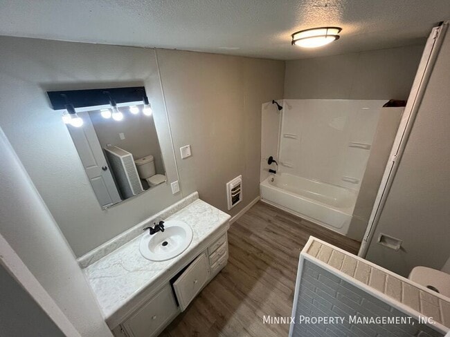 Building Photo - 950 S 10th St