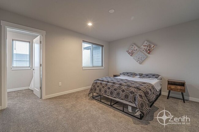 Building Photo - 10004 NE 134th Ave