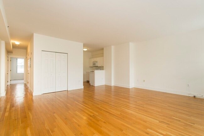 Building Photo - 97 Broadway