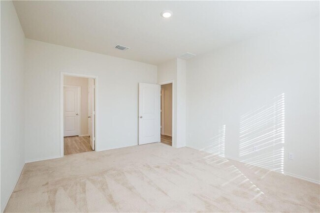 Building Photo - 224 Purple Heart Dr