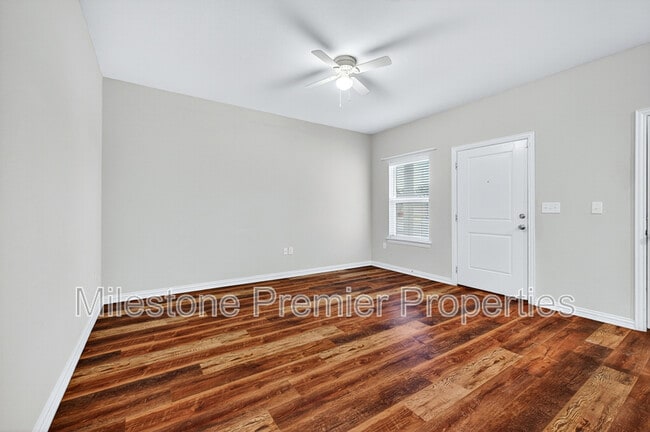 Building Photo - 2813 Peony Dr