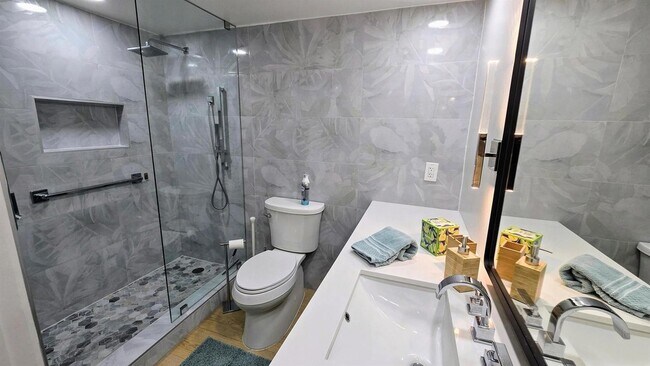 Building Photo - 3150 N Course Ln