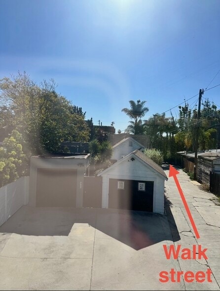 Walk Street just one house away - 1615 Shell Ave