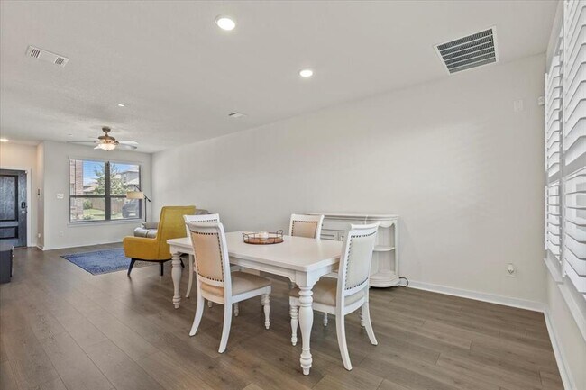 Building Photo - 2500 Forest Creek Dr