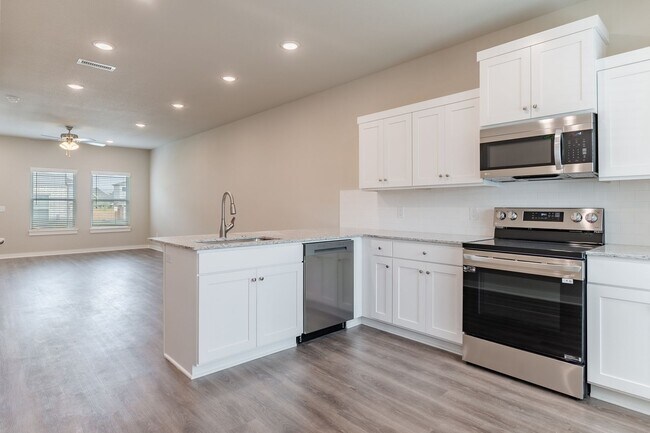 Building Photo - 711 N Honey Locust Bnd