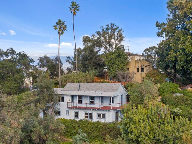 Building Photo - 1409 Avon Park Ter