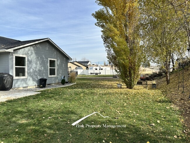 Building Photo - 2070 Kelly Dr