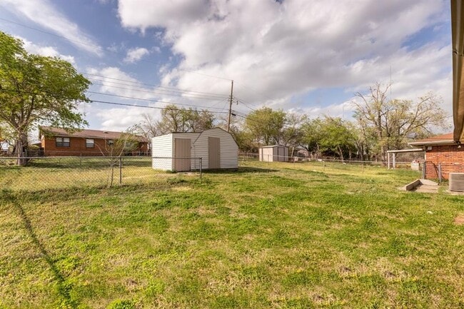 Building Photo - 709 NE 79th Pl