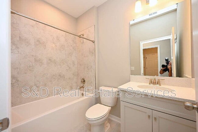 Building Photo - 5507 Freesia Dr