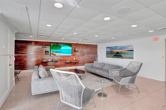 Building Photo - 650 West Ave